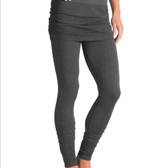 Athleta Pants - Athleta Yin-Yang 2 in 1 Tight Skirted Leggings Size Small
